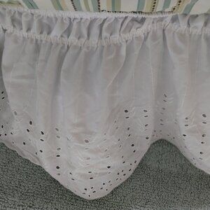 Bedskirt